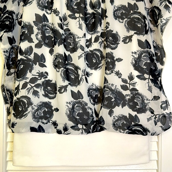Sleeveless Blouson Blouse - Picture 2 of 5